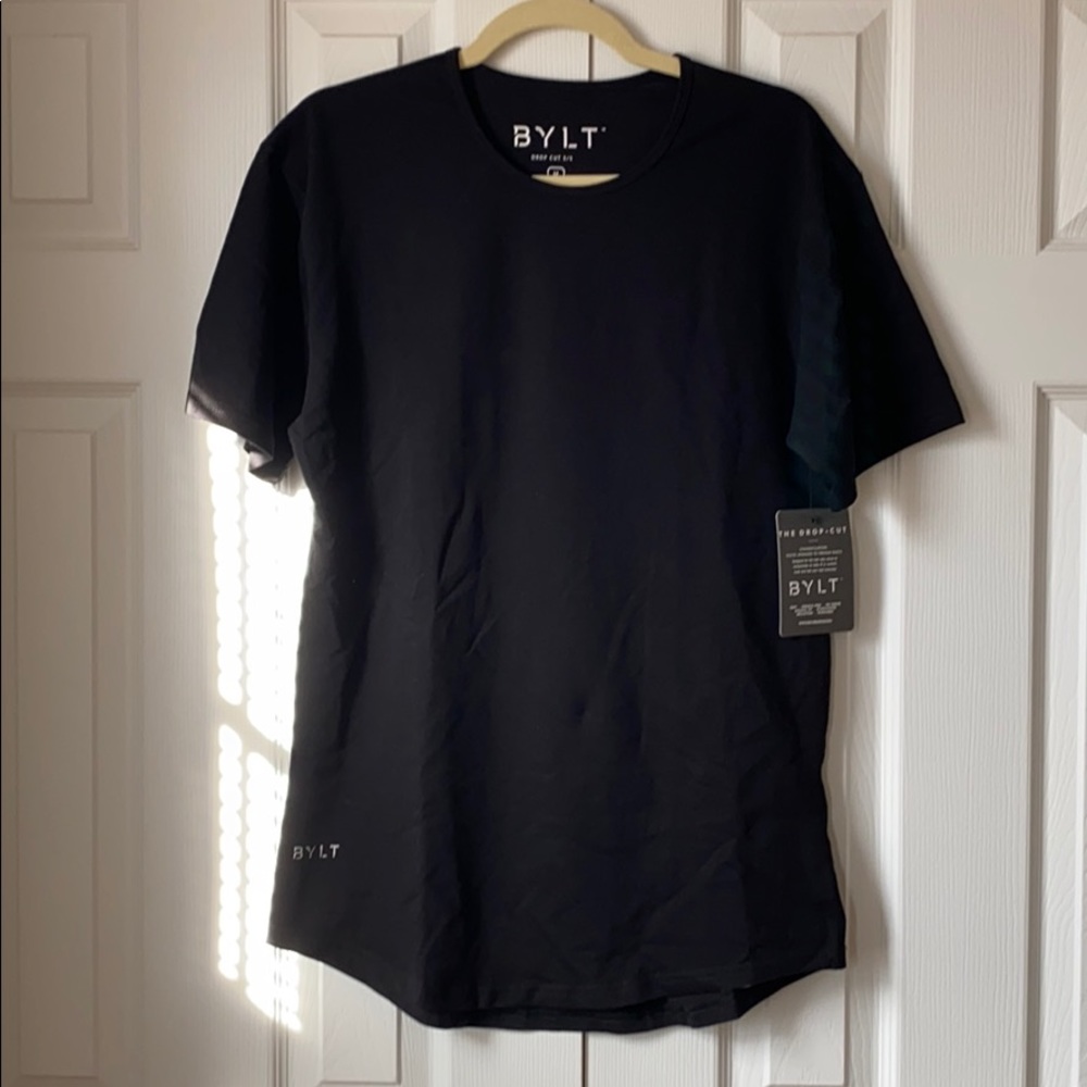 Men’s BYLT drop-cut shirt // size medium